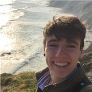 Chico que se le da bastante bien enseñar y ayudar a los demás